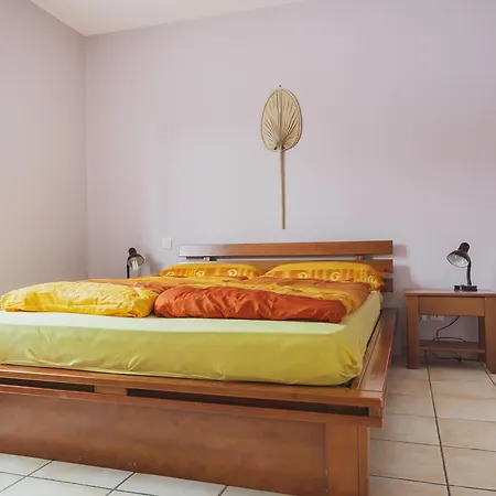 De Plain-pied Avec Piscine, Jardin Et Terrasse, A 10 Km Des Plages, Pres Des Commerces - Fr-1-474-52 Villa